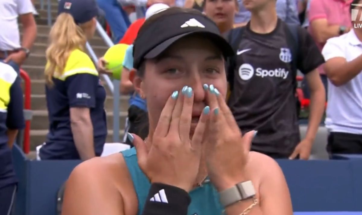 Jessica Pegula en larmes après avoir passé au bulldozer la finale de l'Omnium canadien en 48 minutes