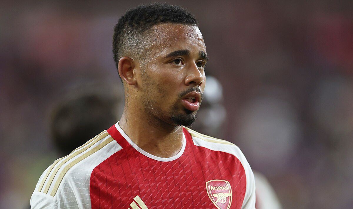 La blessure de Gabriel Jesus fait peur alors que l'attaquant d'Arsenal manque le match amical de Monaco en raison d'un problème au genou