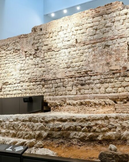 La section cachée du mur romain de Londres voit le jour dans une nouvelle exposition "brillante"