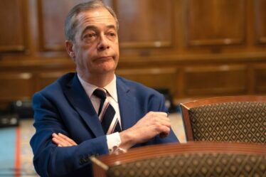 Le patron d'un groupe de campagnes publicitaires qualifie Nigel Farage de "fasciste" dans la ligne de dé-bancaire