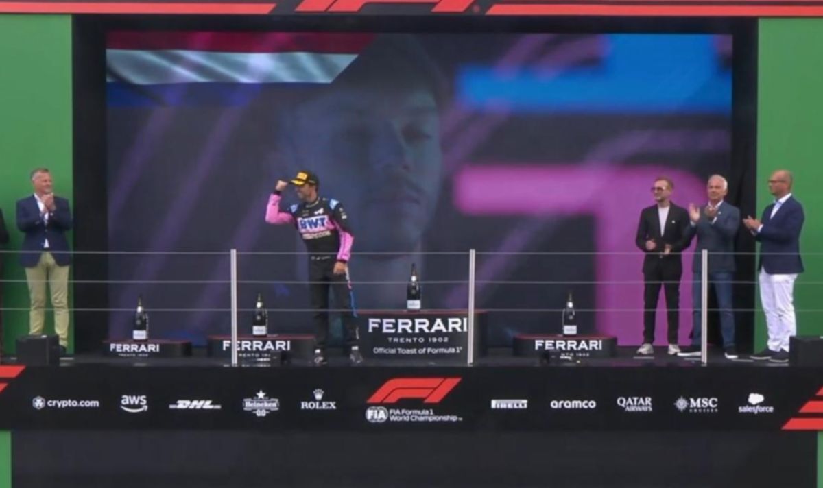 Une erreur sur le podium de F1 repérée par des fans aux yeux d'aigle alors que Verstappen, Alonso et Gasly célèbrent