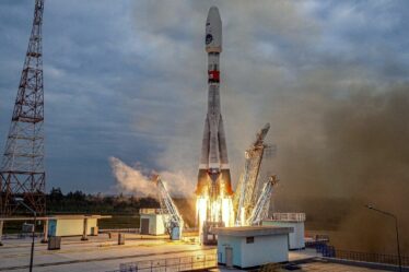 Une nouvelle "course à l'espace" éclate alors que la Russie et l'Inde se battent pour atteindre le pôle sud de la Lune en premier
