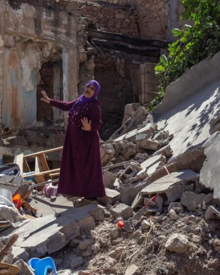 "Nous avons creusé à mains nues" - Des voisins se battent pour sauver leurs amis après le séisme au Maroc