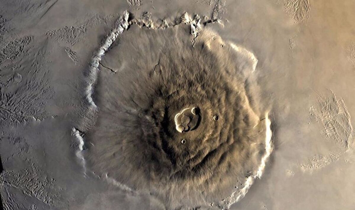 La montagne géante de Mars, bien plus grande que l'Everest et qui serait étonnamment facile à gravir