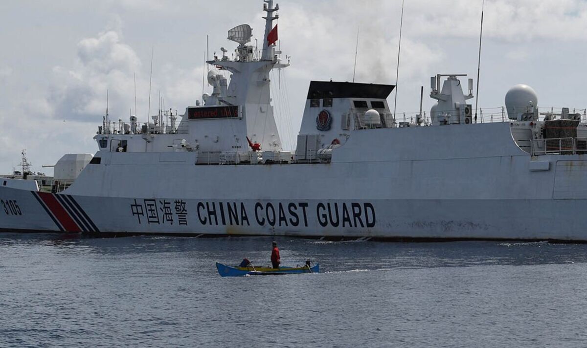 Les garde-côtes suppriment la barrière maritime bloquant la pêche alors que la Chine est impliquée dans une nouvelle querelle