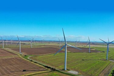 L’interdiction pure et simple est levée pour les parcs éoliens terrestres – Gove affirme que cela contribuera à atteindre Net Zero