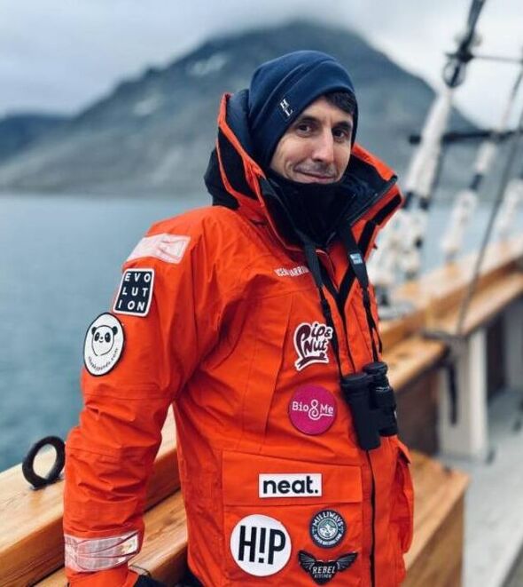   Eddie Devlin rejoint une première mission d'enquête dans l'océan Arctique