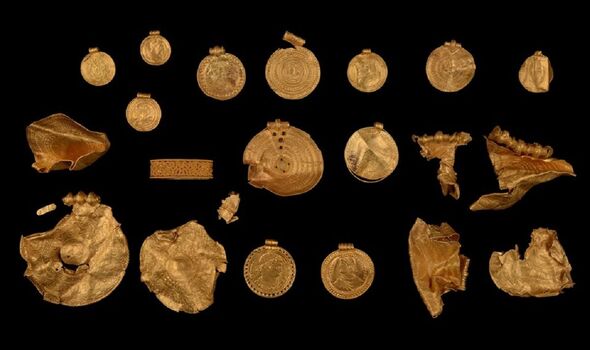 Tous les objets en or trouvés près de Vindelev