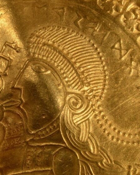 Des scans numériques dévoilent les trésors d'or froissés de l'âge du fer pour révéler leurs secrets