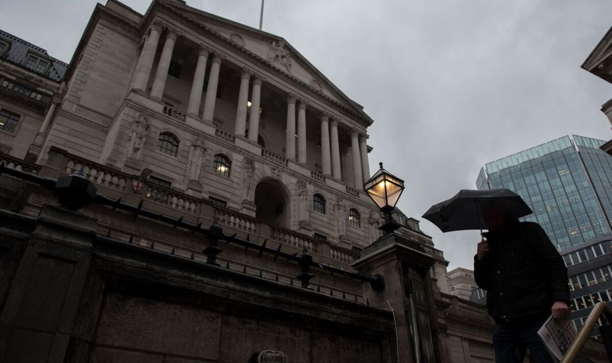 Appel à une réduction du taux de base de la Banque d’Angleterre alors que « la croissance de la monnaie et du crédit s’effondre »
