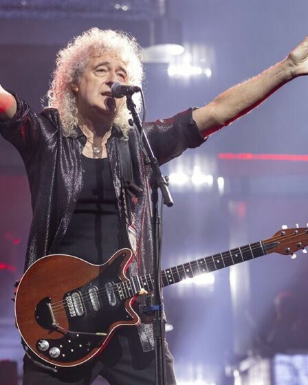 Brian May partage un moment « sous haute pression » avec Queen pour lequel il se sent « très critique »