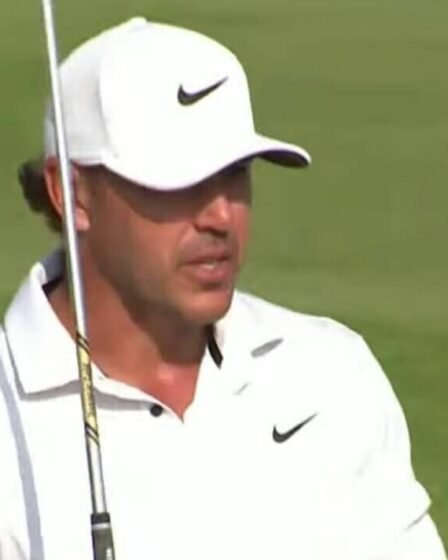 Brooks Koepka a été surpris au micro en train de se qualifier de « f****** dumba** » lors de l'événement LIV Golf
