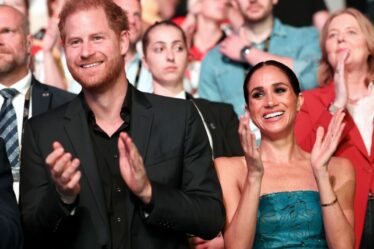 Famille royale EN DIRECT : le prince Harry se moque de ses amis après que Meghan ait laissé échapper un surnom secret
