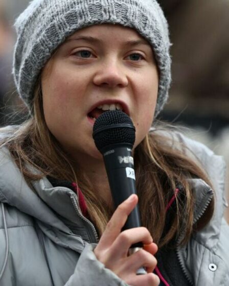 Greta Thunberg se joint à la manifestation de la foule écologique pour bloquer un hôtel à Park Lane à Londres