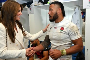 La « poignée de main du broyeur d'os » de la princesse Kate avec des joueurs de rugby a une signification « secrète »