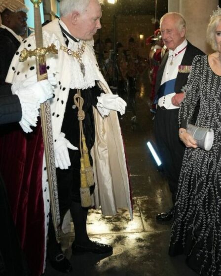La reine Camilla étourdit avec son diadème et sa robe de soirée Bruce Oldfield recyclée