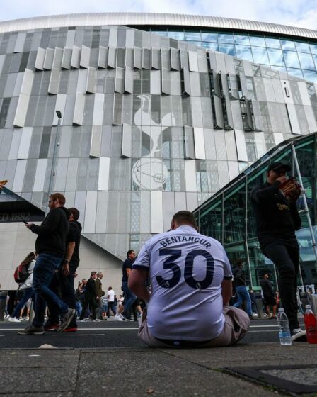 Le stade de Tottenham, d'une valeur de 1,2 milliard de livres sterling, « considérablement endommagé » alors que la police procède à une arrestation