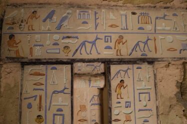 Les égyptologues sont stupéfaits après avoir découvert la porte d'un ancien « monde souterrain » caché dans une tombe