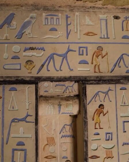 Les égyptologues sont stupéfaits après avoir découvert la porte d'un ancien « monde souterrain » caché dans une tombe