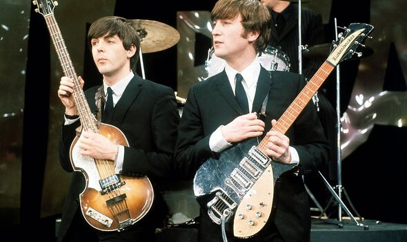 Paul McCartney et John Lennon sur le tournage de The Ed Sullivan Show 