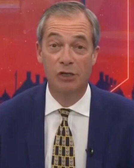 Nigel Farage s'énerve contre la décision « totalitaire » d'interdire GB News des télévisions du Parlement gallois