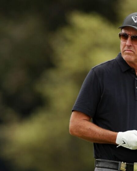 Phil Mickelson brise le silence sur le coup porté au classement mondial de LIV Golf lors de la dernière attaque du PGA Tour