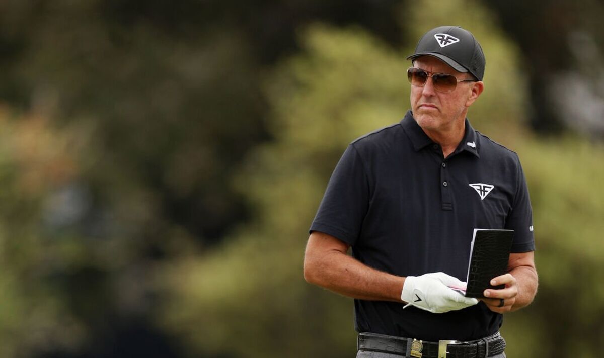 Phil Mickelson brise le silence sur le coup porté au classement mondial de LIV Golf lors de la dernière attaque du PGA Tour