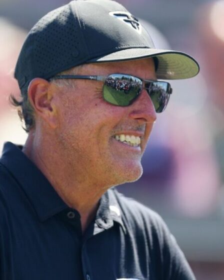 Phil Mickelson relance la guerre de la PGA en mettant en garde contre un nouvel exode du golf LIV