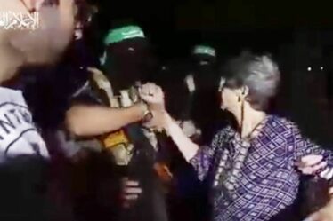Une otage du Hamas, 85 ans, fait un acte incroyable de pardon au terroriste qui la retient captive