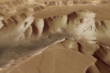 Une vidéo de l'ESA emmène les gens dans un vol à couper le souffle au-dessus du « labyrinthe nocturne » de Mars