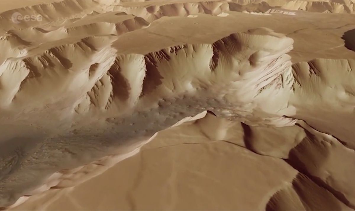 Une vidéo de l'ESA emmène les gens dans un vol à couper le souffle au-dessus du « labyrinthe nocturne » de Mars