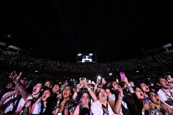 Les fans assistent au concert de Taylor Swift