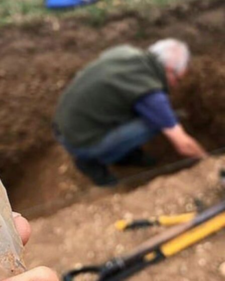 Des archéologues époustouflés par la macabre fosse « funéraire » de l’âge de pierre découverte sur un site britannique