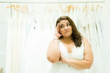 "J'ai été choquée après que ma belle-mère ait demandé à porter ma robe de mariée pour le renouvellement de ses vœux"