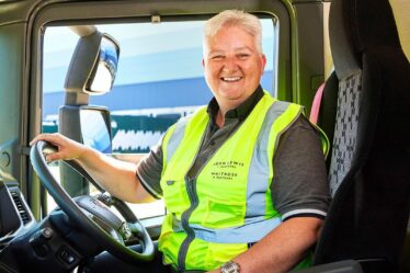 "J'ai quitté mon travail aux caisses de Waitrose pour poursuivre mon rêve de chauffeur de camion"