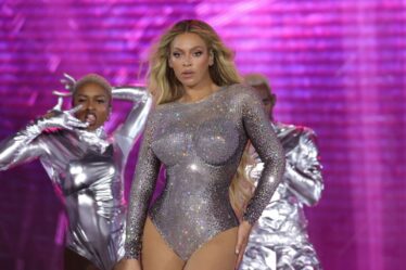 La mère de Beyoncé fustige les trolls « racistes » qui accusaient la chanteuse de « éclaircir » sa peau