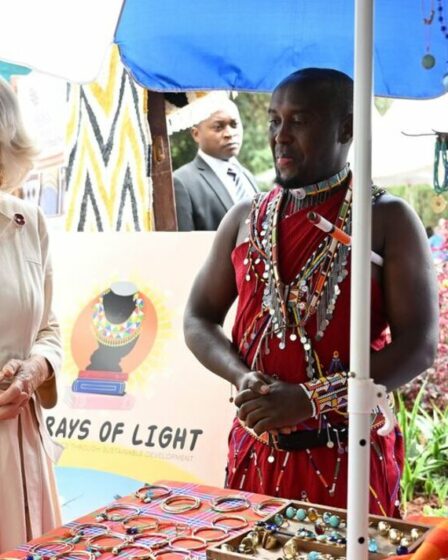 La reine Camilla dépense trop pour faire du shopping au marché kenyan du sanctuaire des ânes