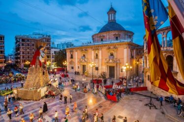 Belle ville espagnole historique où les températures atteignent 20°C toute l'année