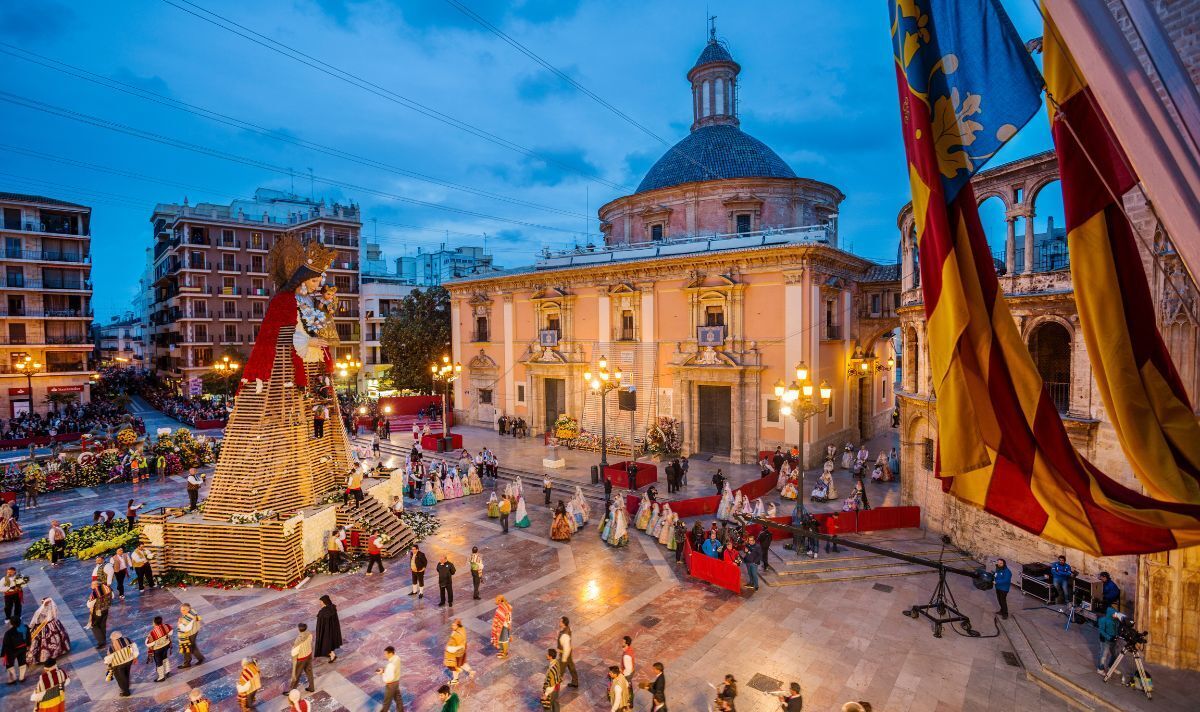 Belle ville espagnole historique où les températures atteignent 20°C toute l'année