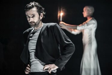 Critique : Macbeth de David Tennant nécessite des écouteurs et j'ai adoré – C'est l'avenir