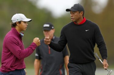 L'avenir de Nike de Tiger Woods est incertain alors que son fils Charlie décroche son propre accord
