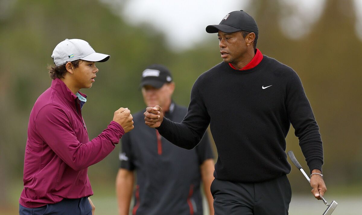 L'avenir de Nike de Tiger Woods est incertain alors que son fils Charlie décroche son propre accord