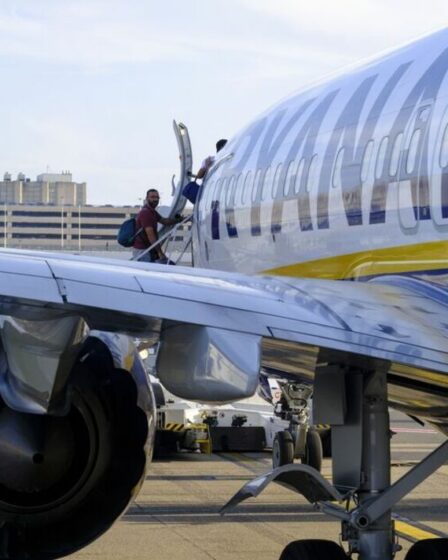 Les passagers de Ryanair doivent payer de nouveaux frais « scandaleux » allant jusqu'à 21 £ pour embarquer sur un vol