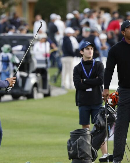Tiger Woods halète devant le tir « f****** méchant » que Charlie, son fils de 14 ans, réussit