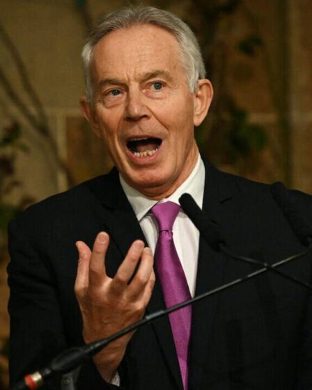 Un député furieux exige que Sir Tony Blair soit déchu de son titre de chevalier après avoir « induit la Chambre des Communes en erreur »