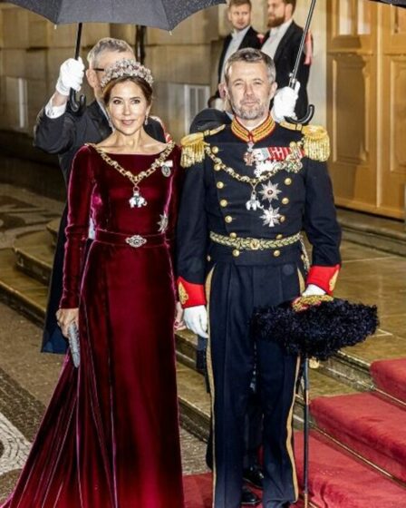 La nouvelle reine du Danemark, Mary, rayonnante lors du banquet royal quelques heures après l'abdication choc de Margrethe