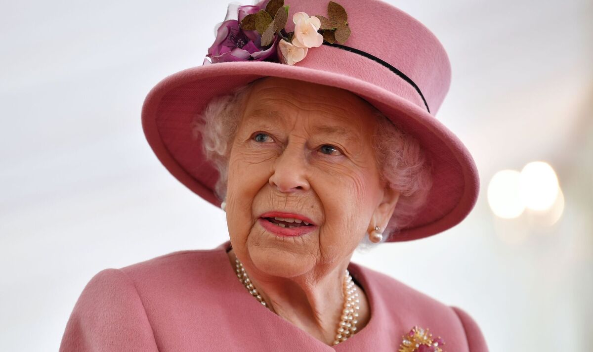Les assistants du palais de Buckingham ont planifié une « régence » par crainte que la reine Elizabeth II ne « s'effondre »