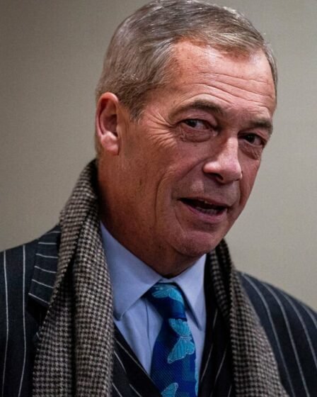 Les conservateurs sont qualifiés de « désespérés » alors que le président du parti laisse entendre que Nigel Farage serait le bienvenu.