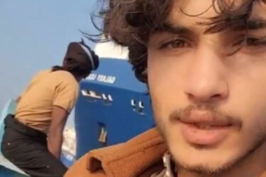 "Un pirate de la mer Rouge posant à bord d'un navire capturé par les Houthis" devient viral pour un sosie d'Hollywood