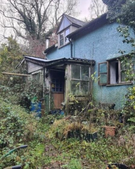 À l’intérieur de la maison britannique abandonnée d’un collectionneur, intacte depuis 20 ans